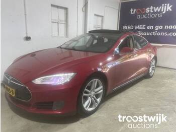 Tesla 70D Base - Автомобил