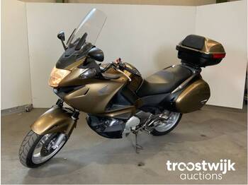 Мотоцикл Honda Deauville: слика 1