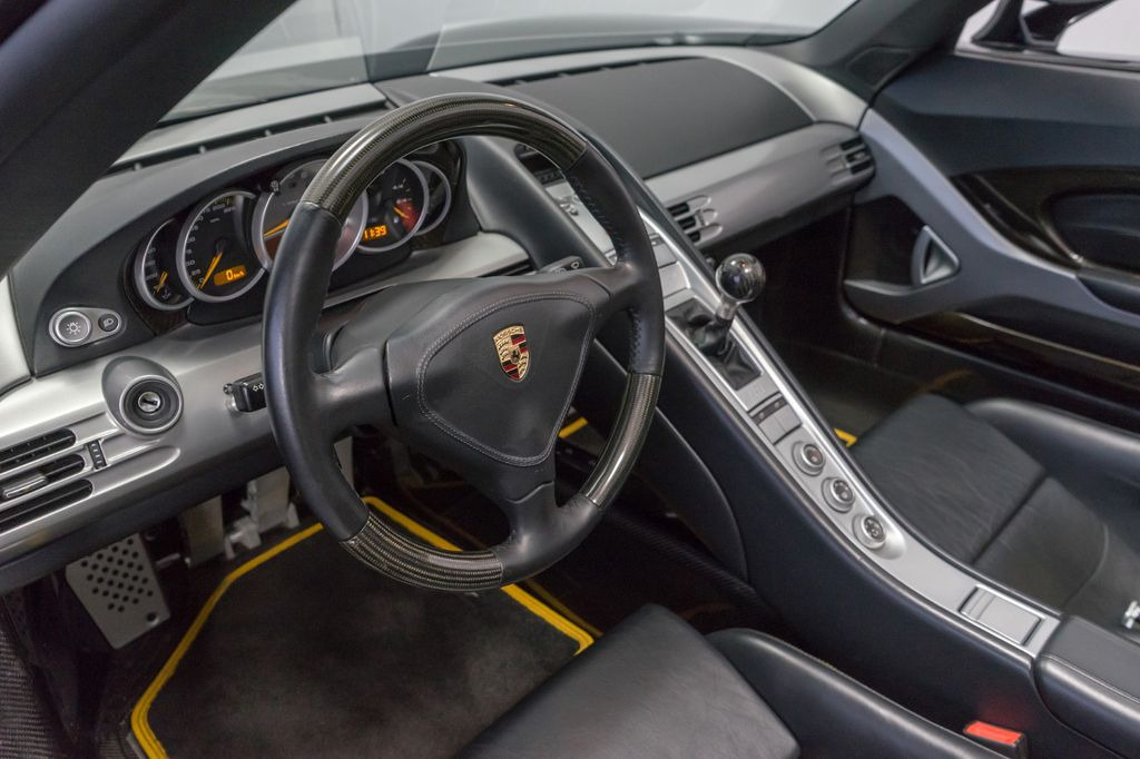 Автомобил Porsche Carrera GT: слика 8