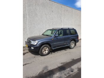 Автомобил Toyota Landcruiser: слика 1