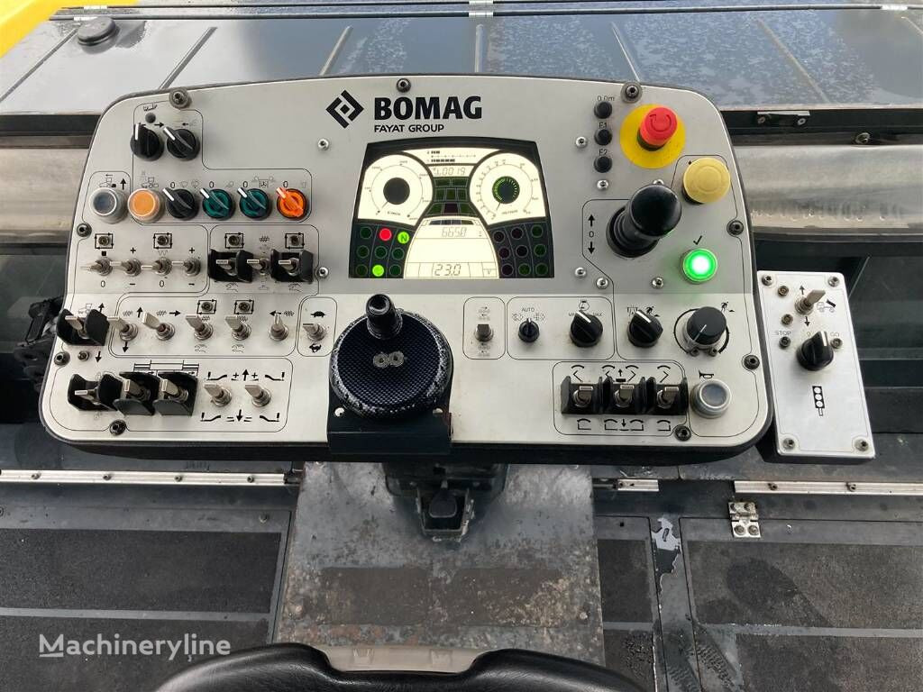 Асфалтен поплочувач BOMAG BF 800 C.2 - S600: слика 19