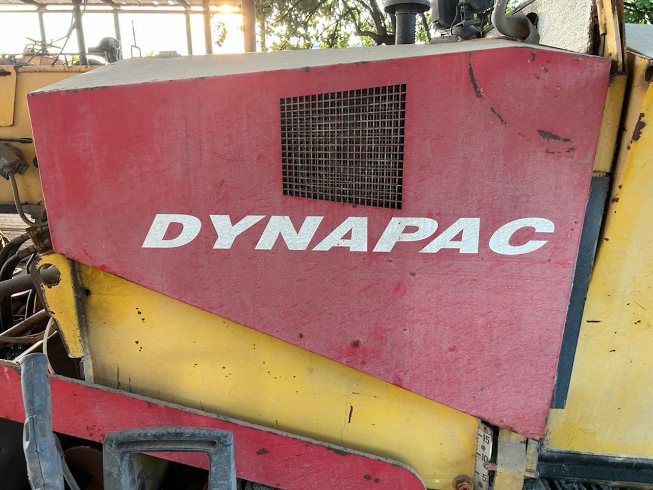 Асфалтен поплочувач DYNAPAC F5C: слика 2