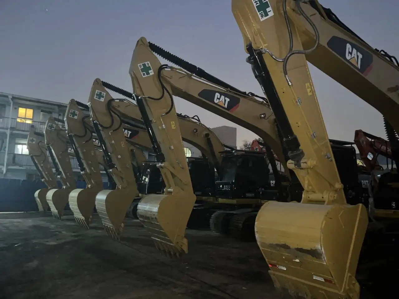 Багер гасеничар High Quality Second Hand Digger Caterpillar Used Excavators Cat 320d2,320d,320dl For Sale In Shanghai: слика 2