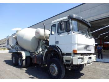 Камион миксер за бетон Iveco 330-36: слика 1