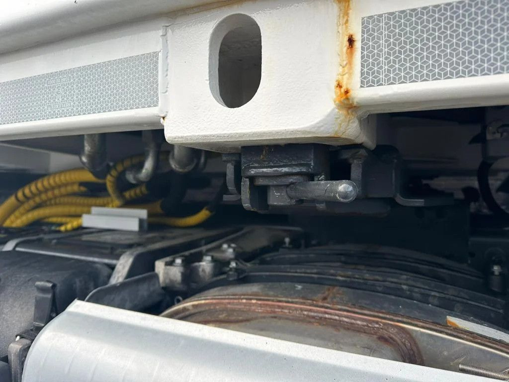 Камион со бетонска пумпа Volvo FM 450 8X4 + OVERMAT MSA 22.13 EPS PTO CEMENT/MO: слика 10