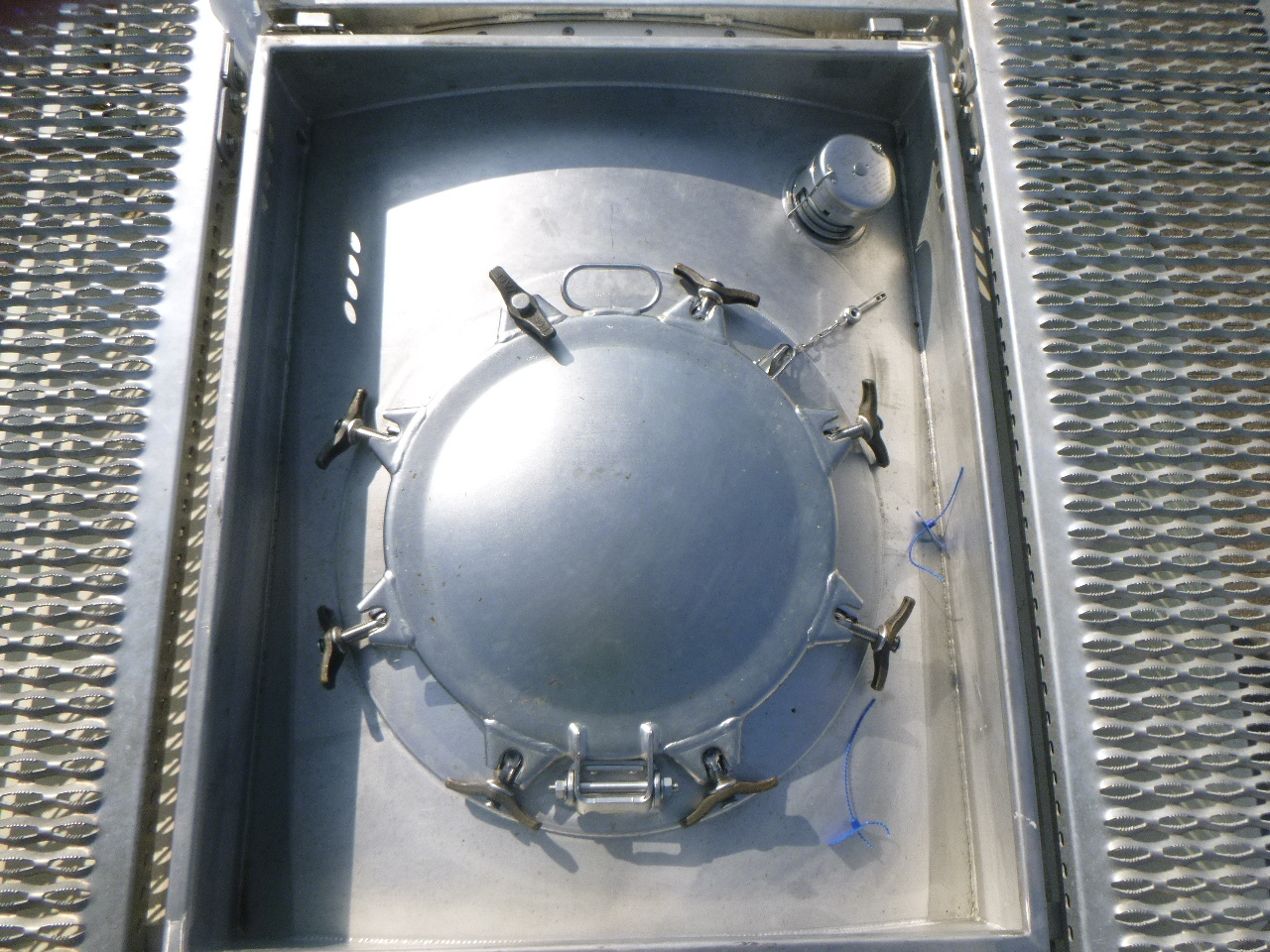 Цистерна контејнер, Полуприколка Danteco Food tank container inox 20 ft / 25 m3 / 1 comp: слика 15