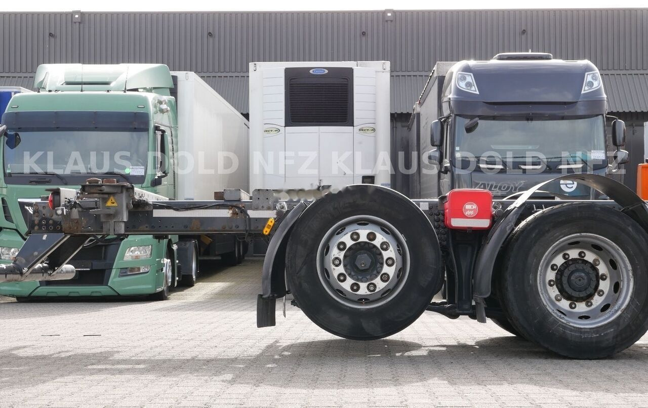 Транспортер на контејнер/ Камион со променливо тело IVECO Stralis 260S42 Container truck 6x2: слика 6