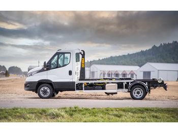 Нов Камион со кука за подигање Iveco Daily: слика 1