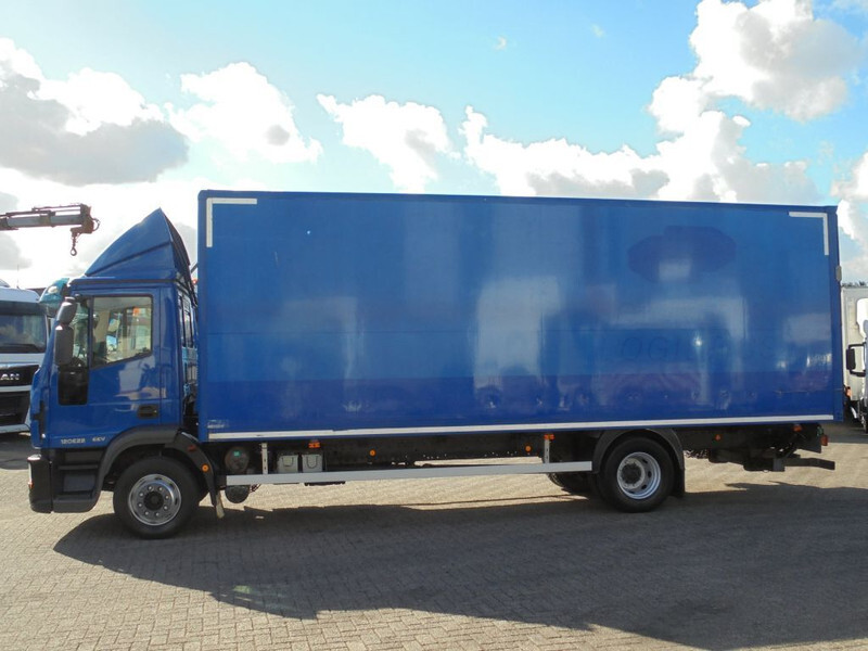 Камион сандучар Iveco EuroCargo 120E22 + Euro 5 + LIFT: слика 10