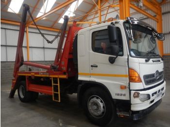 HINO 500 4 X 2, 18 TONNE SKIP LOADER – 2011 - EU61 PYH - Камион за подигање контејнери
