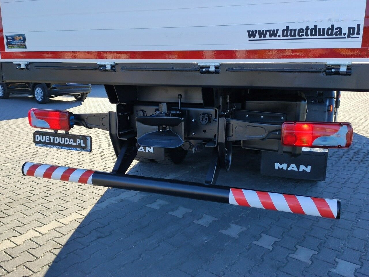 Камион со платформа, Камион со кран MAN TGS 26.360: слика 10