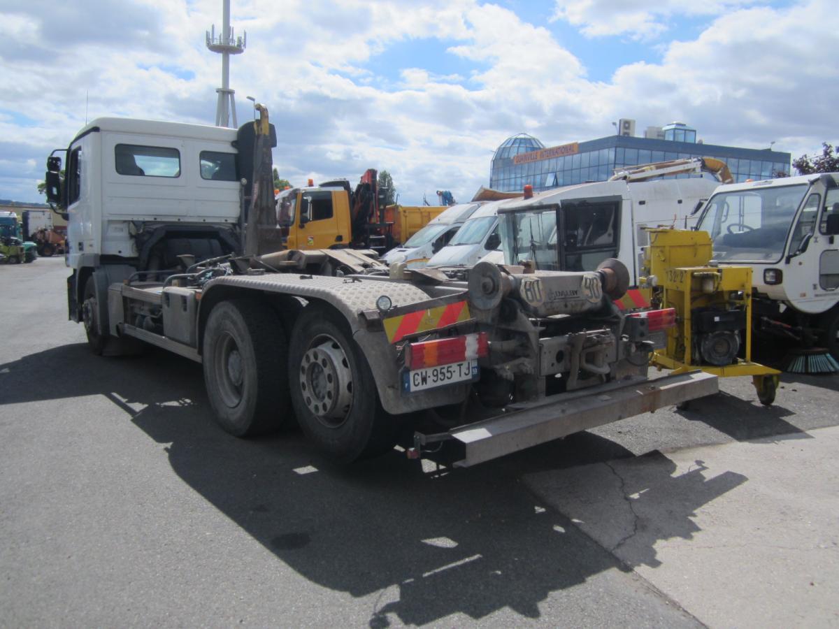 Камион со кука за подигање Mercedes Actros 2541: слика 7