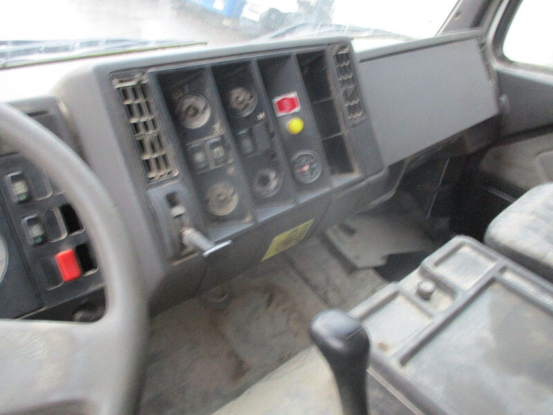 Камион со кабинска шасија Mercedes-Benz 2426 , V8 , 6x4 , Manual , Spring Suspension: слика 9