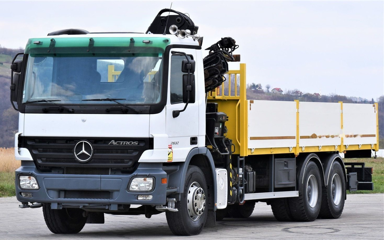 Камион со платформа, Камион со кран Mercedes-Benz ACTROS 2632: слика 4