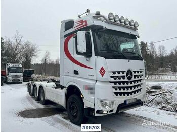 Камион со кука за подигање Mercedes-Benz Arocs Tridem hook truck with container trailer and: слика 1