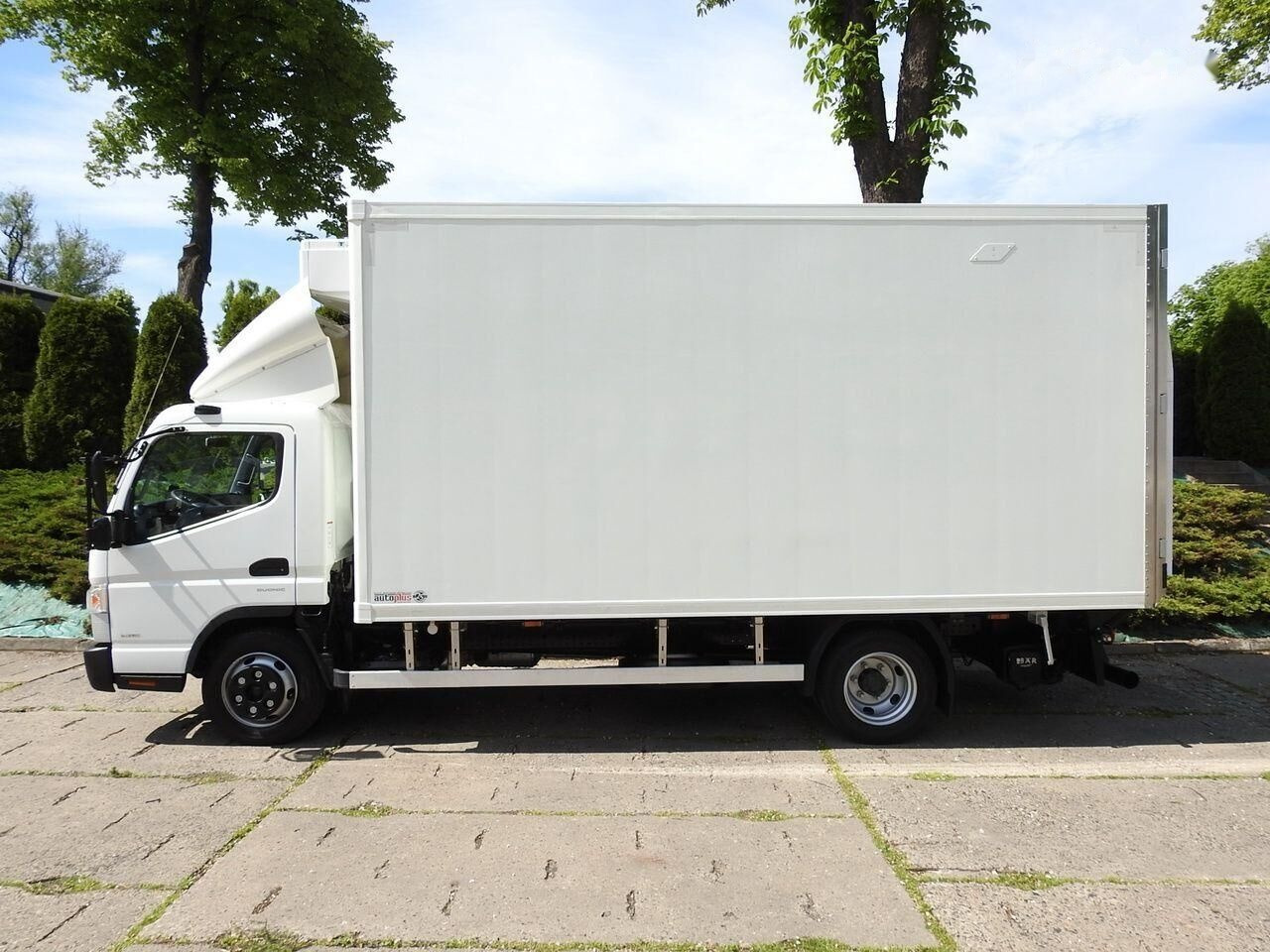 Камион ладилник Mitsubishi Fuso Canter: слика 8