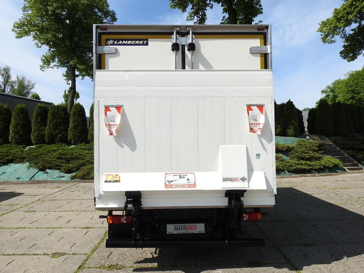 Камион ладилник Mitsubishi Fuso Canter: слика 4