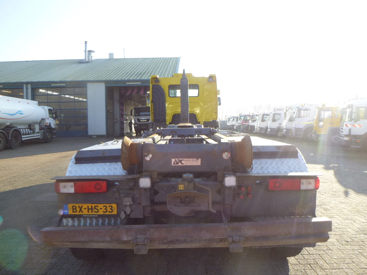 Камион со кука за подигање Renault Kerax 520.42 8x4 Euro 5 container hook: слика 6