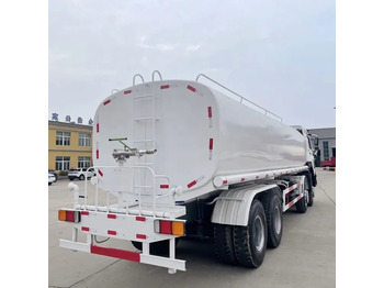 SINOTRUK 8x4 drive HOWO water sprinkler truck 30000 liters - Камион цистерна: слика 3
