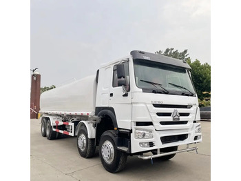 SINOTRUK 8x4 drive HOWO water sprinkler truck 30000 liters - Камион цистерна: слика 1