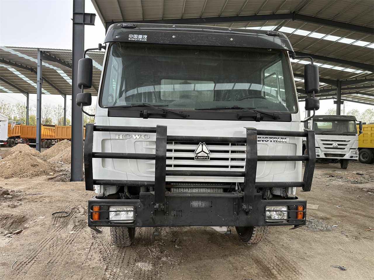 Кипер за транспорт на силоси SINOTRUK HOWO 371 Dump Truck: слика 2