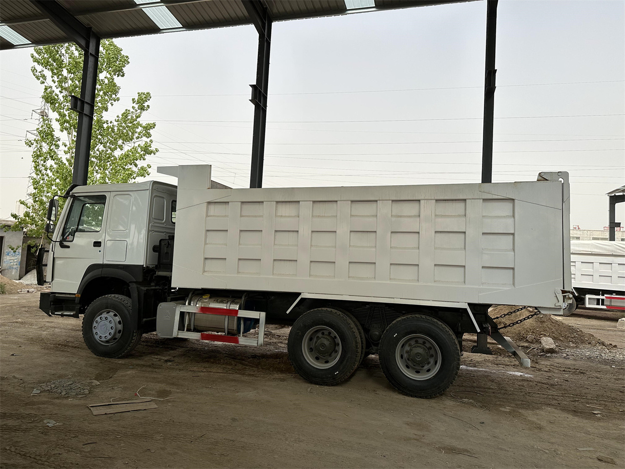 Кипер за транспорт на силоси SINOTRUK HOWO 371 Dump Truck: слика 9