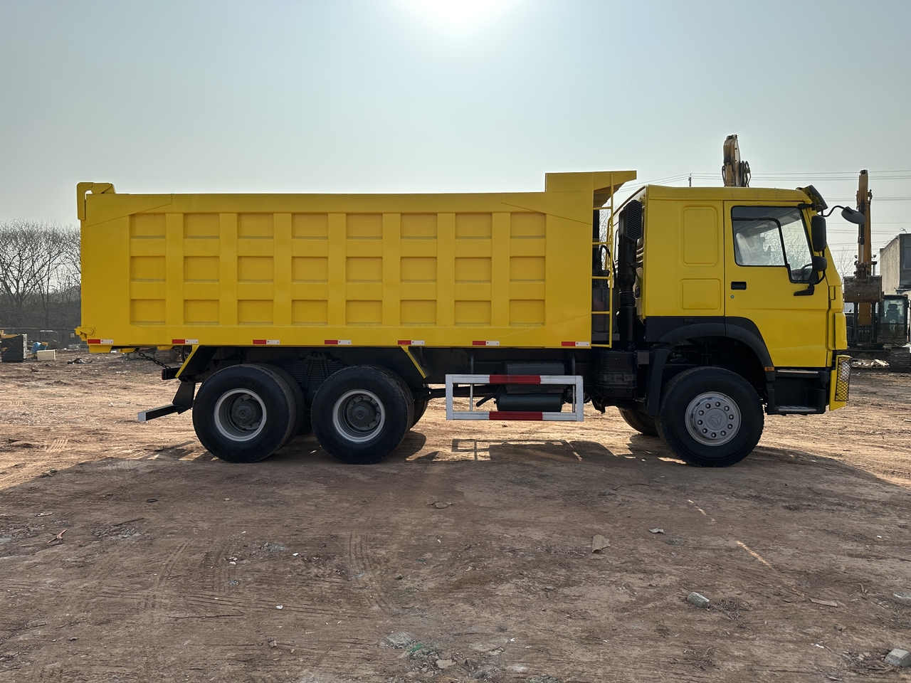Кипер за транспорт на силоси SINOTRUK Howo Dump truck 371: слика 4