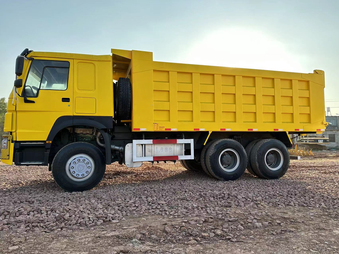 Кипер за транспорт на тешка машини SINOTRUK Howo Dump truck 371: слика 3