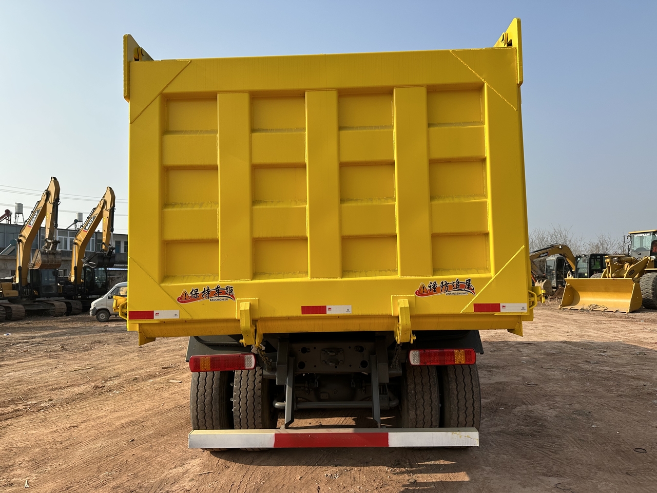 Кипер за транспорт на силоси SINOTRUK Howo Dump truck 371: слика 7