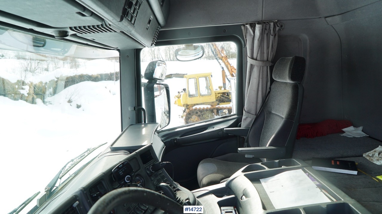 Камион сандучар Scania P124GB: слика 21