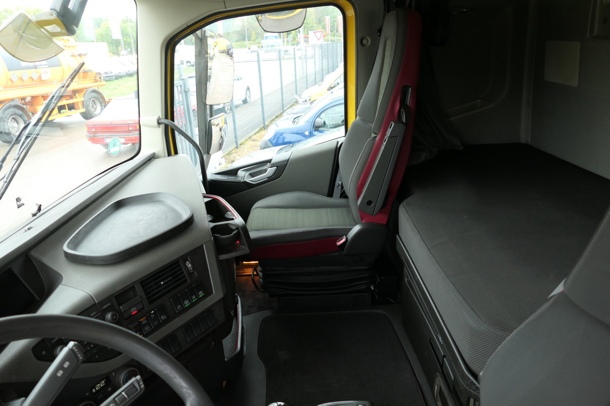 Транспортер на контејнер/ Камион со променливо тело VOLVO FH 26.420 6x2 BDF: слика 11