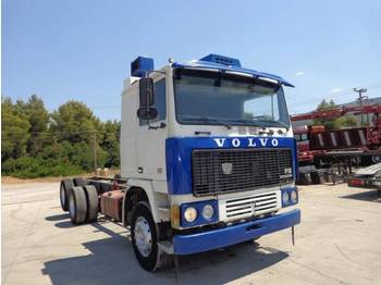 Камион со кабинска шасија Volvo F12 (6X2): слика 2