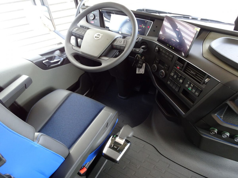 Нов Камион со кабинска шасија Volvo FH 500 / CHASSIS / 8x2/6 / LIFT STEERING AXLE / PTO: слика 15