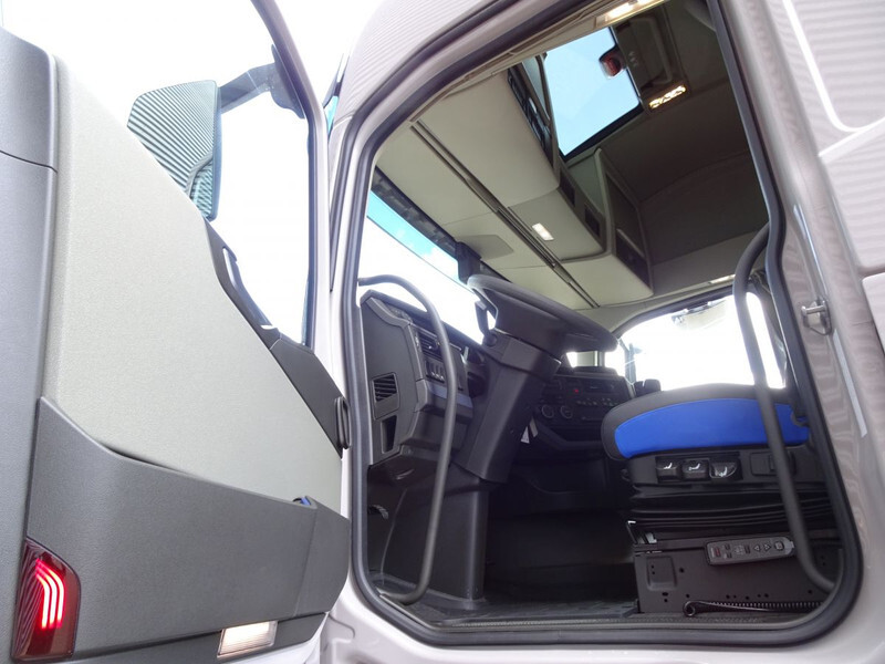 Нов Камион со кабинска шасија Volvo FH 500 / CHASSIS / 8x2/6 / LIFT STEERING AXLE / PTO: слика 14