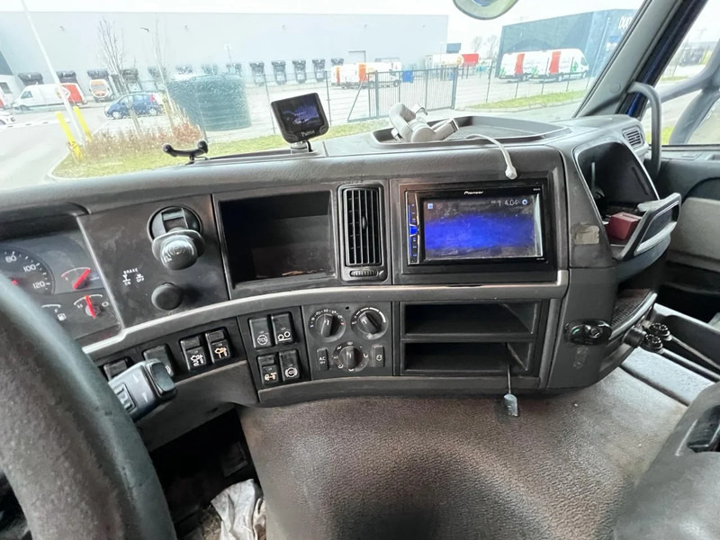 Камион со кабелски систем Volvo FM 480 Globetrotter / 6x2 / Cable Systeem / engine problem: слика 18