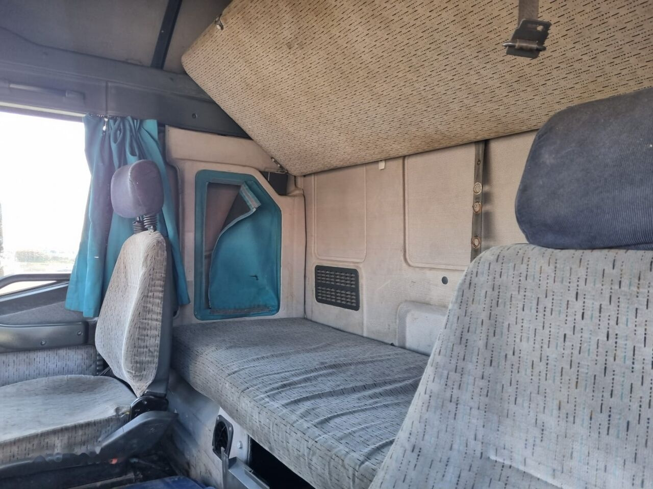 Камион влекач IVECO EuroStar 380: слика 18