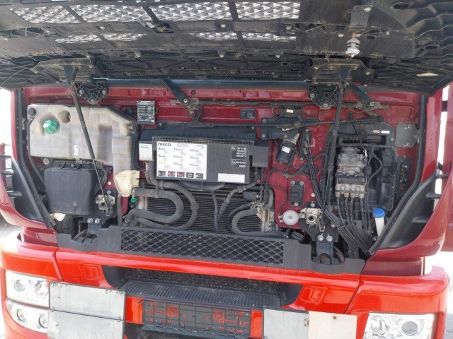 Камион влекач IVECO Stralis AS440S40TP: слика 12