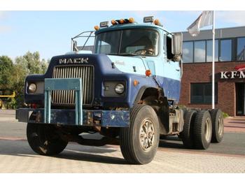 Mack DM 686 ST - Камион влекач
