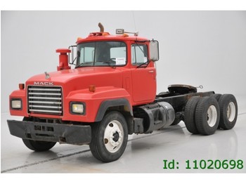 Mack RD 690 S - 6x4 - Камион влекач