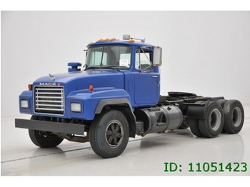 Mack RD 690 S - 6x4 - Камион влекач