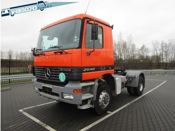Камион влекач Mercedes-Benz Actros 2040 4x4 full steel: слика 1