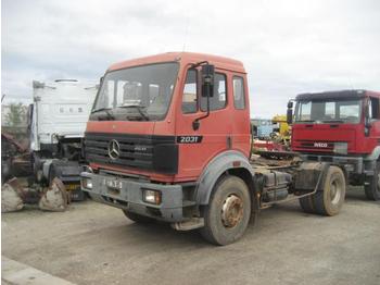 Камион влекач Mercedes SK 2031