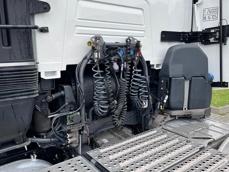 Камион влекач Renault T480 T-HiGH / 6x2 VLA / 2x Fuel Tank / PTO PREPARATION: слика 15
