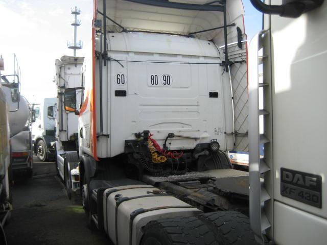 Камион влекач Scania L 144L460: слика 4