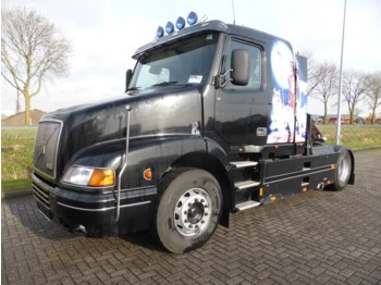 Volvo NH 12.420 MANUAL SPECIAL EDIT. - Камион влекач