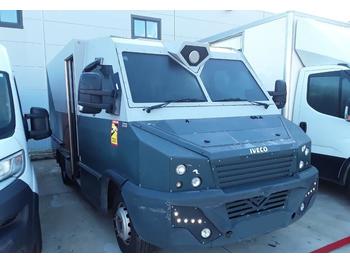 Колекторско возило Iveco Daily 70C17 armored truck to transport money: слика 1