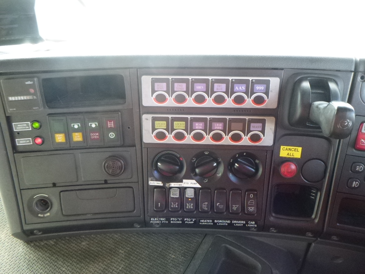 Противпожарен камион Scania P310 6x2 RHD fire truck + pump, ladder & manlift: слика 31
