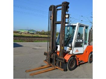  LOT # 1390 -- Dan Truck 08 Diesel Forklift, Side Shift, Full Cab (Does not Conform to CE Standards Safety Defect - Missing Seatbelt) - Дизел вилушкар
