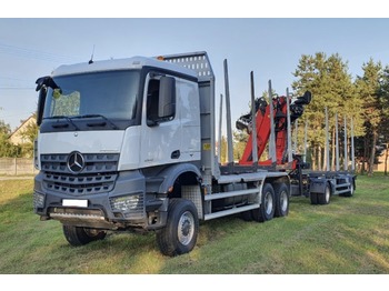 Шумска приколка, Камион со кран Mercedes-Benz Arocs: слика 1