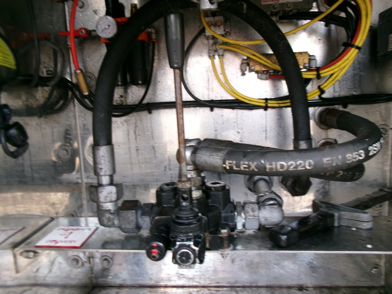 Полуприколка цистерна за транспорт на гориво Feldbinder Fuel tank alu 44.6 m3 + pump: слика 15